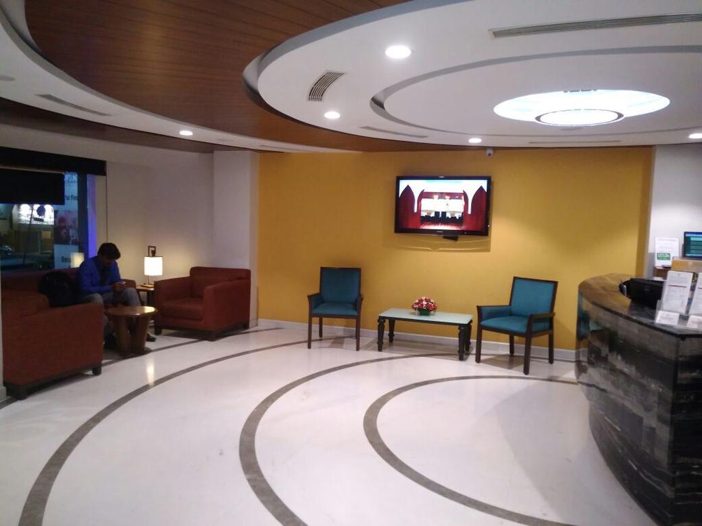 The Royal Comfort Bangalore Bagian luar foto